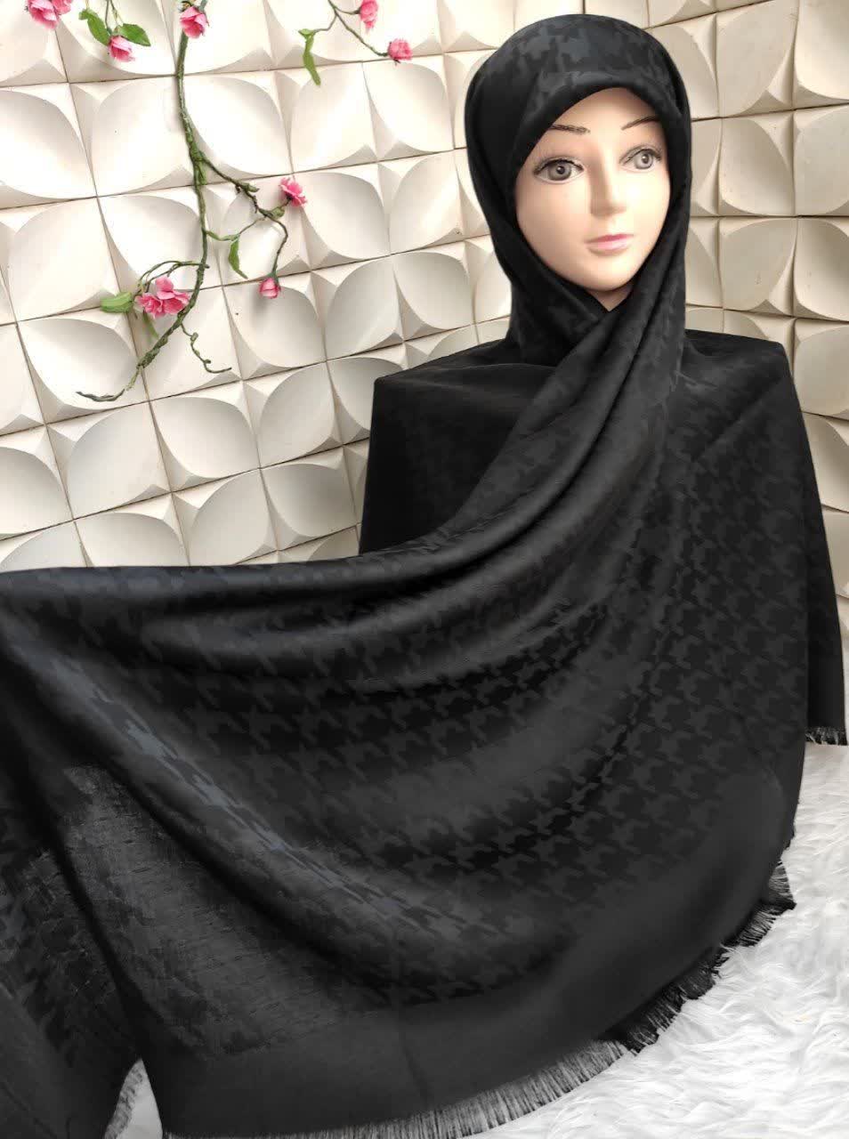 خرید روسری نخی دیجیتال قواره ۱۴۰ – کیفیت ممتاز، دست‌دوز و خوش‌ایست