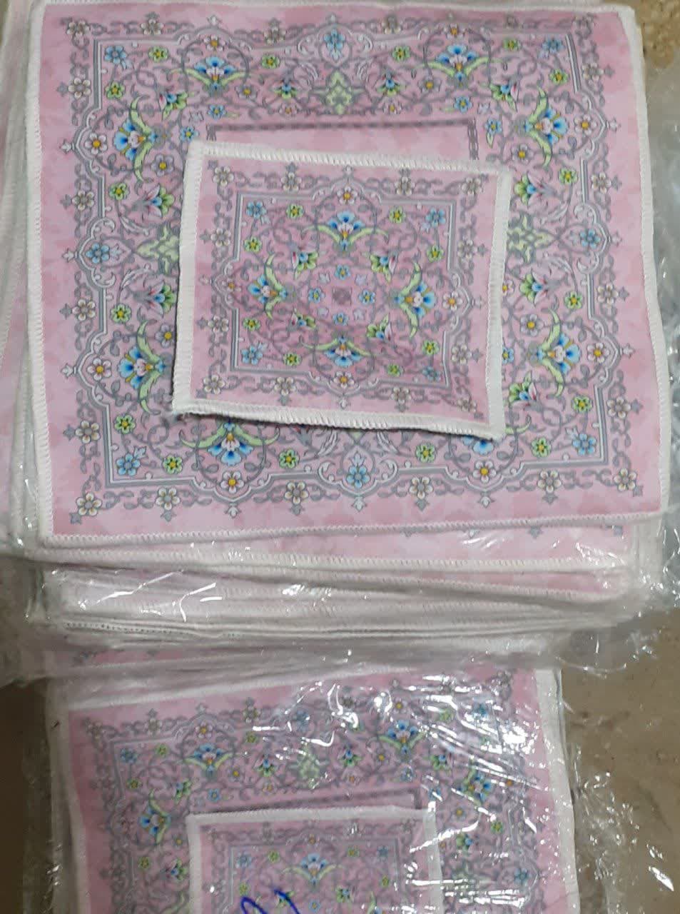 جانماز مخمل دو تکه صورتی 30×30 – جلوه‌ای از ادب، آرامش و بندگی