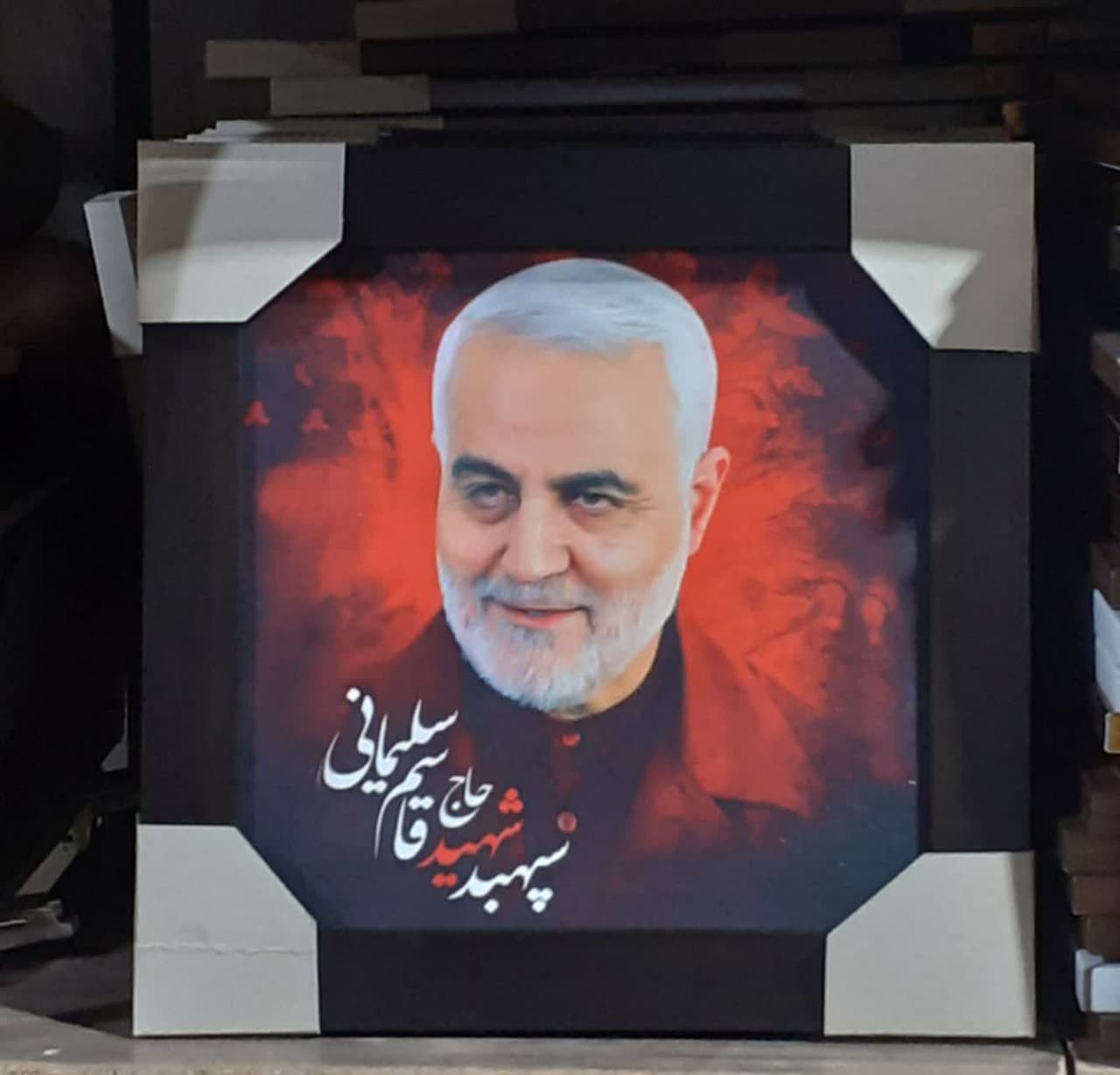 قاب مخمل ۳۵×۳۵ بدون شیشه – زیبایی کلاسیک با دوام بالا و طراحی شیک